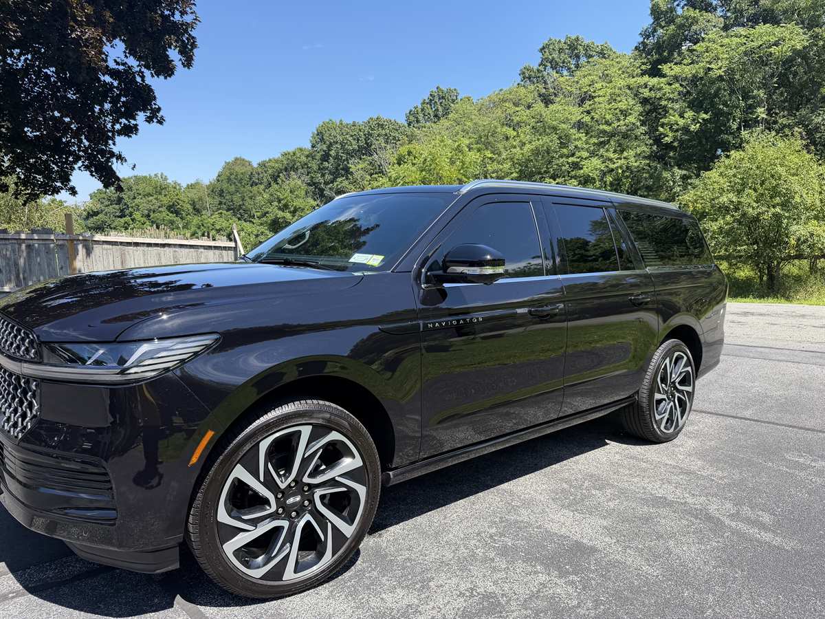 Lincoln Navigator SUV seen from the front — Orange County Limousine